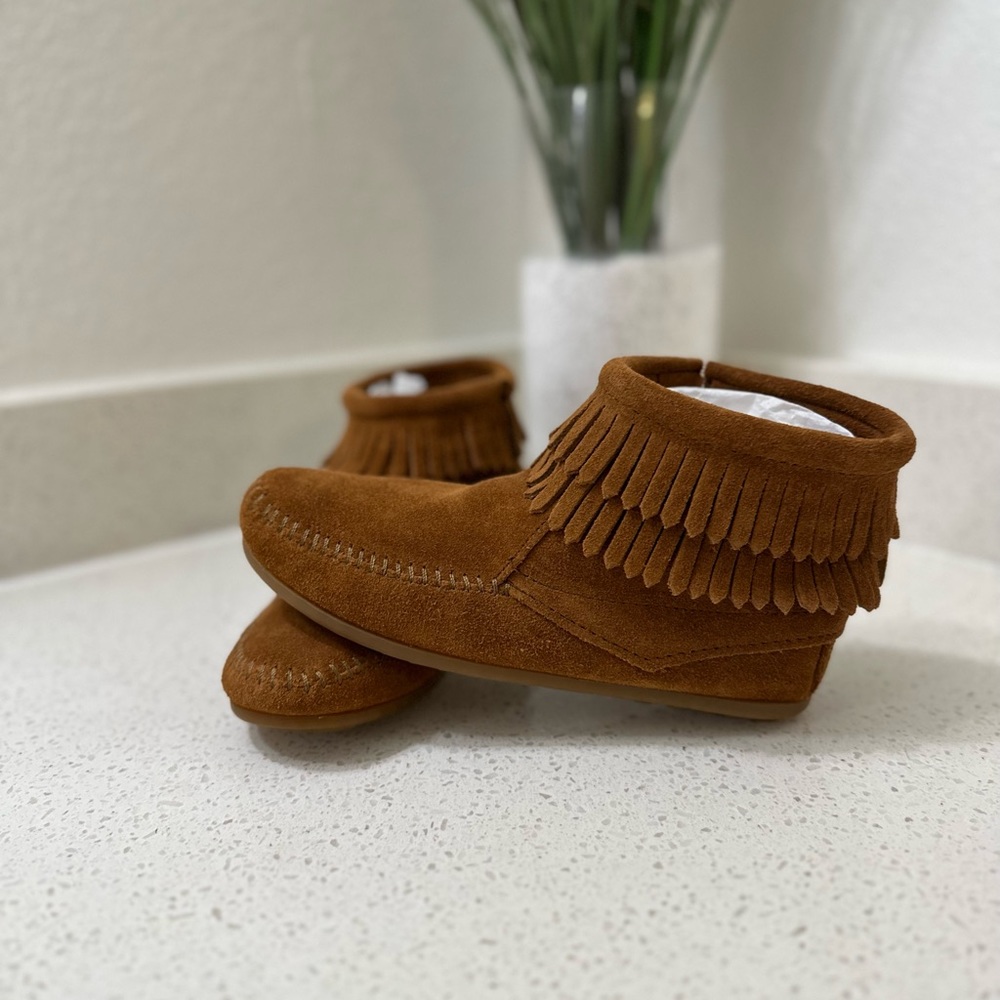 NWOT Minnetonka fringe booties